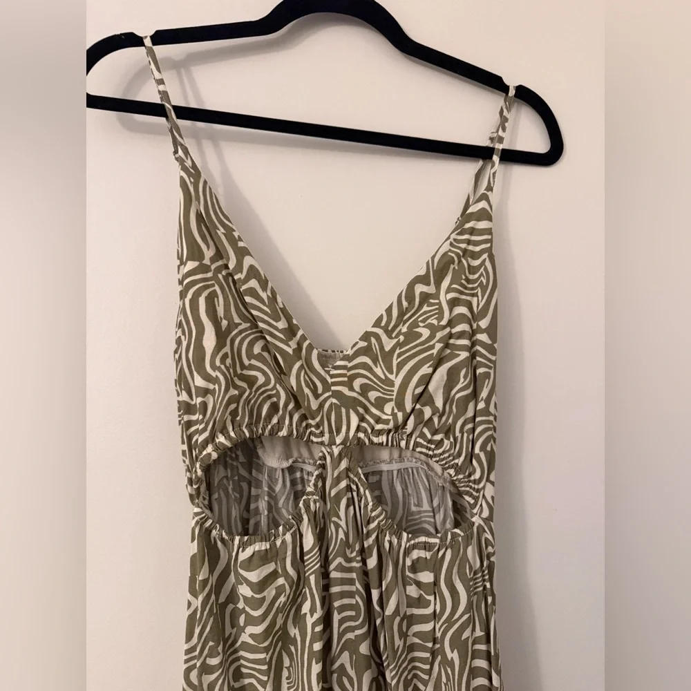 Abercrombie & Fitch - Cut Out Green & Cream Maxi Dress - Size M